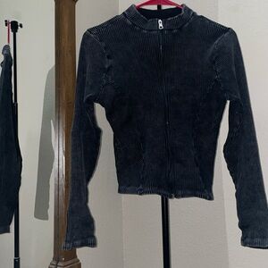 🌸$5 SALE‼️🌸 Full zip fitted top